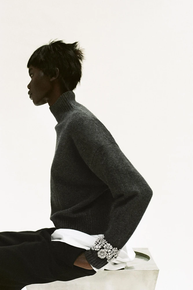 BASIC KNIT SOFT SWEATER
