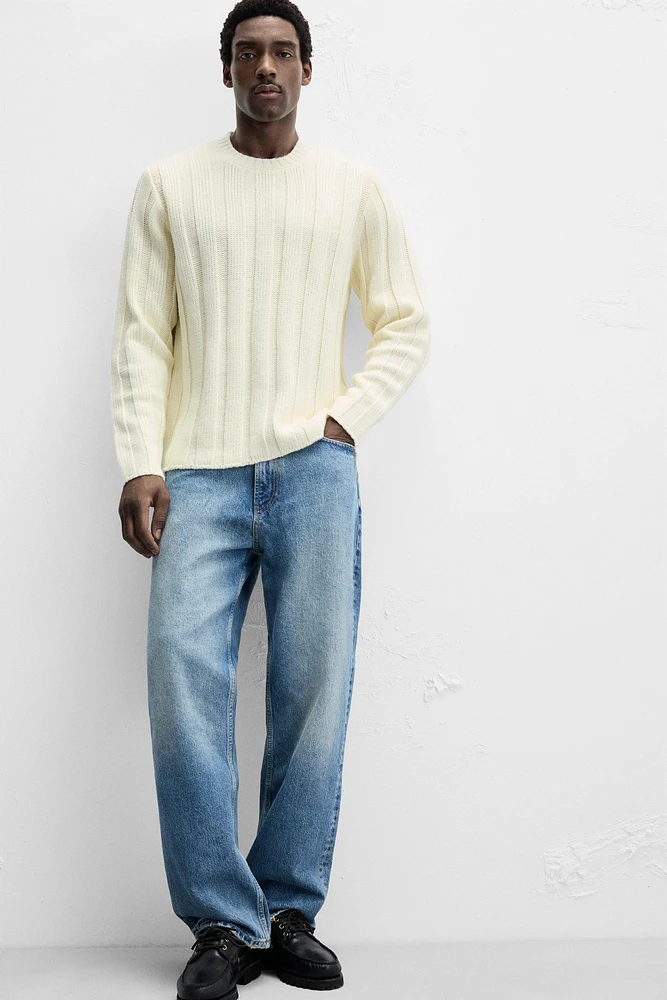 RIBBED TEXTURED SWEATER