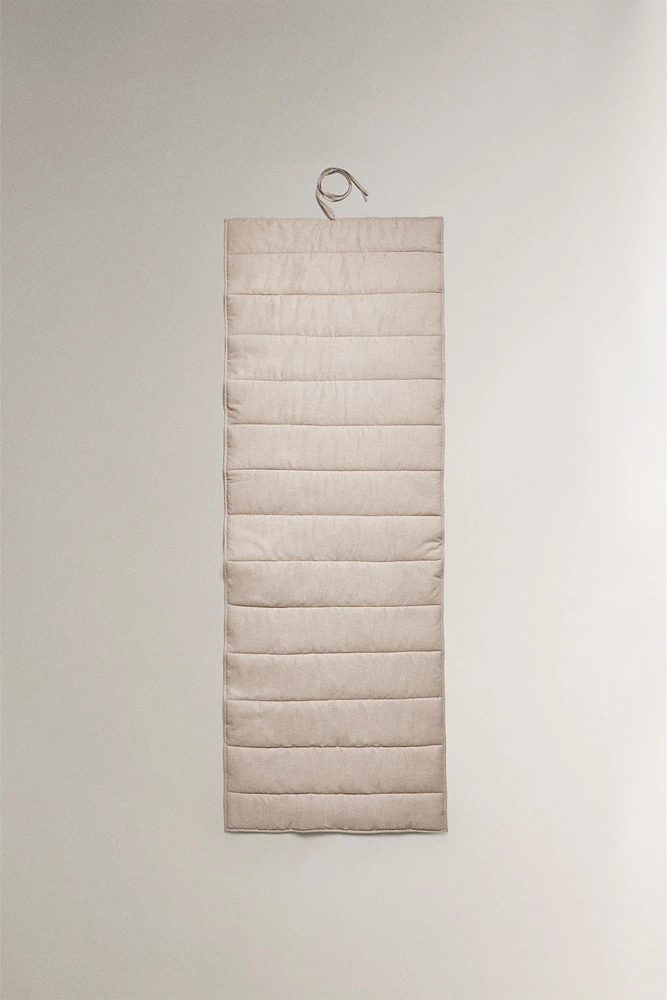QUILTED TOPPER WITH TOPSTITCHING