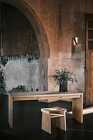 DESK 02