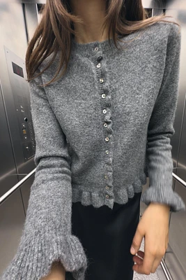 RUFFLED KNIT CARDIGAN