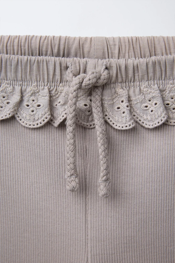 LEGGING CÔTELÉ VOLANT BRODERIE SUISSE