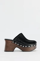 STUDDED LEATHER CLOGS