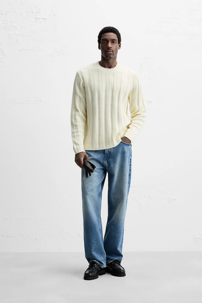 RIBBED TEXTURED SWEATER