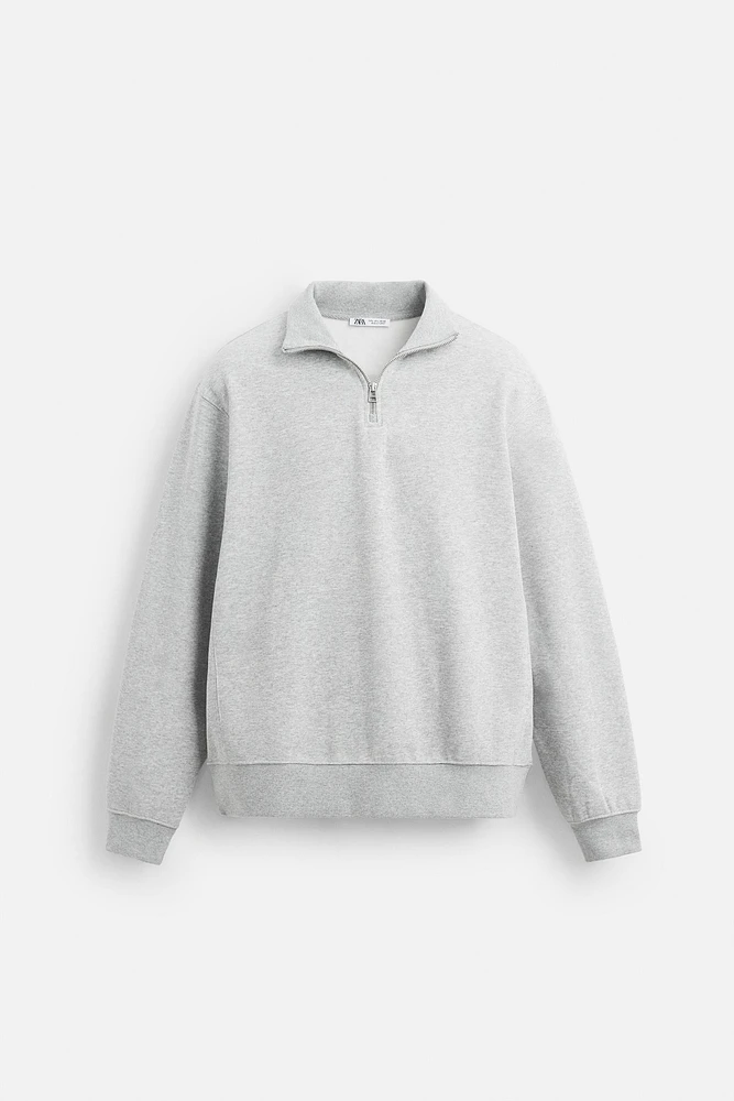 BASIC QUARTER ZIP SWEATSHIRT