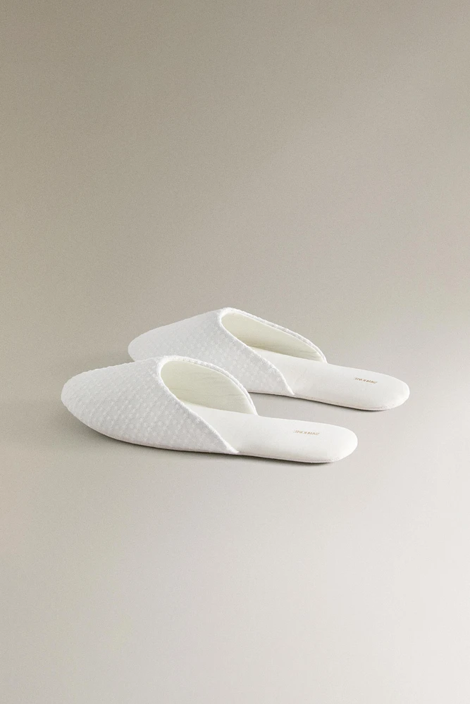 EMBROIDERED FABRIC SLIPPERS