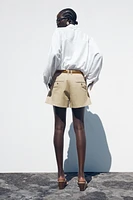 BERMUDA À PINCES AVEC CEINTURE