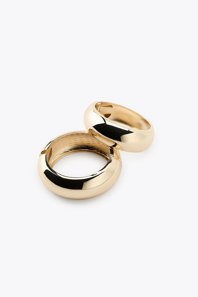 2-PACK OF EMBOSSED METAL BRACELETS
