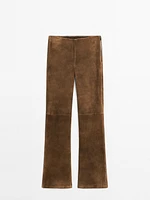 Pantalon flare en cuir finition daim