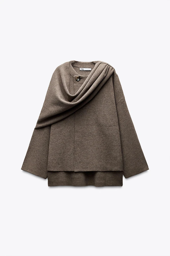 MANTEAU COURT EN MAILLE AVEC ÉCHARPE