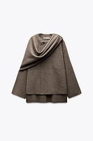 MANTEAU COURT EN MAILLE AVEC ÉCHARPE