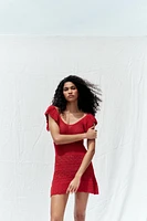 ROBE COURTE EN MAILLE TEXTURÉE À VOLANTS