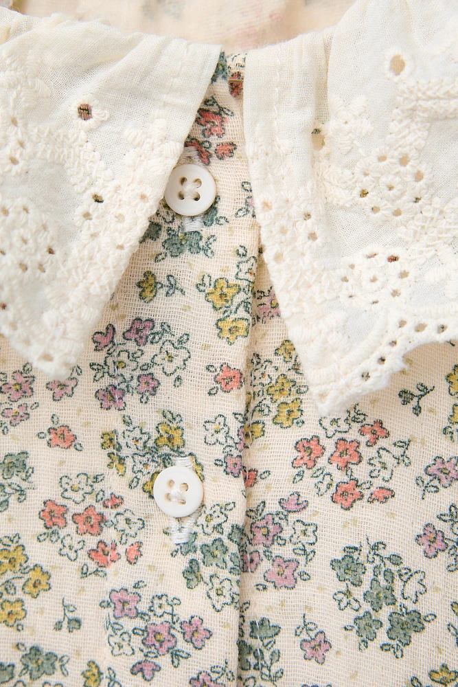 CHEMISE À FLEURS AVEC COL BRODÉ