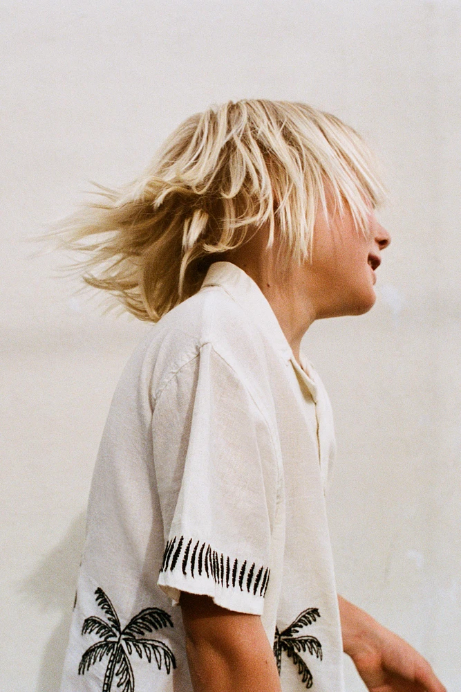 CHEMISE EN COTON ET LIN BRODÉ PALMIERS