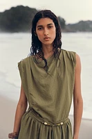 SLEEVELESS BLOUSE