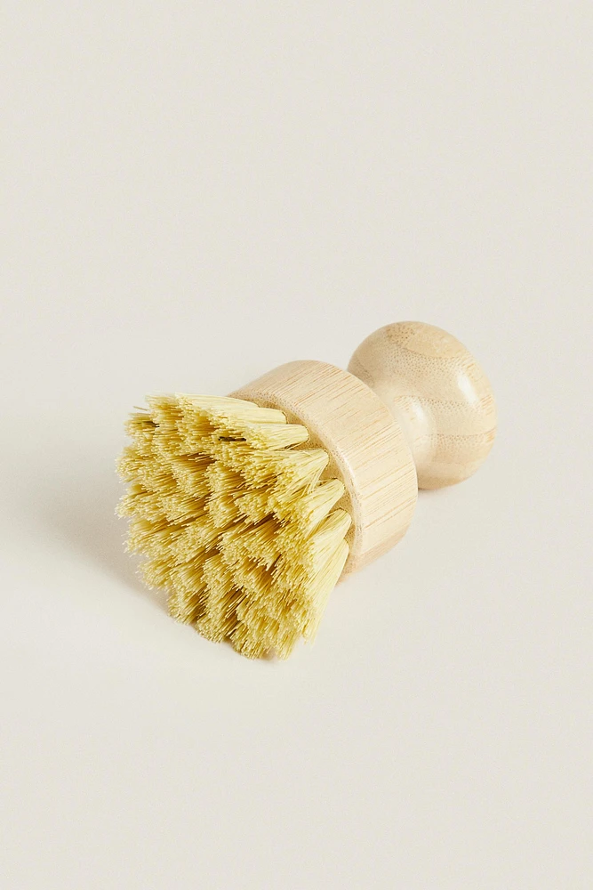 SMALL WOODEN BRUSH