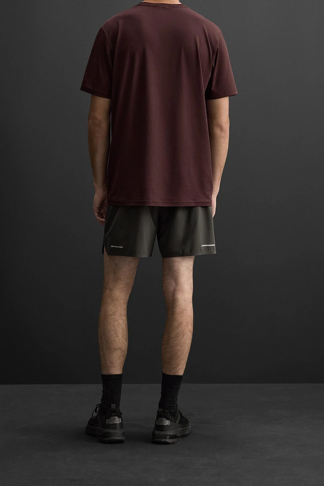 TEXTURED RUNNING SHORTS