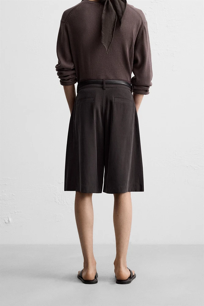 BERMUDA PLIS WIDE FIT