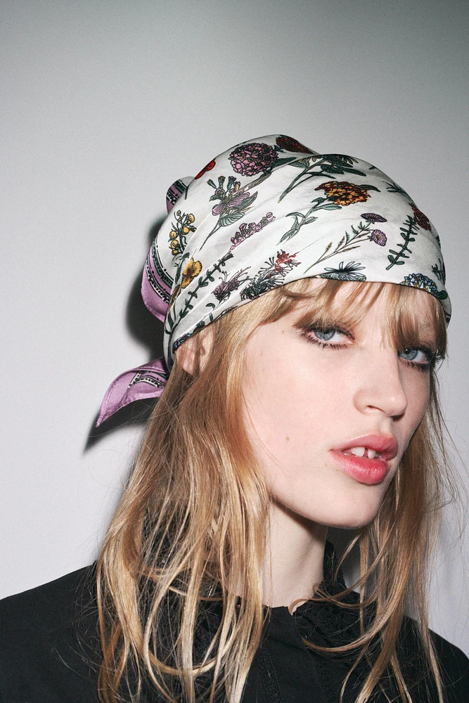 FOULARD À IMPRIMÉ FLEURS