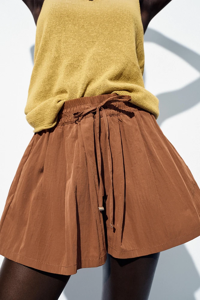 ELASTIC WAIST SHORTS