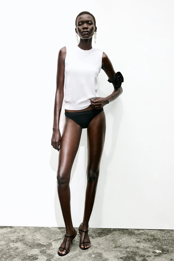 TOP EN MAILLE SANS MANCHES