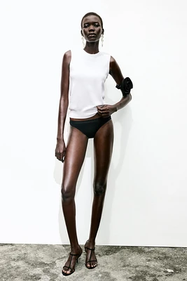 TOP EN MAILLE SANS MANCHES