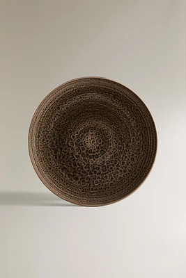 DINNER PLATE WITH RAISED DESIGN