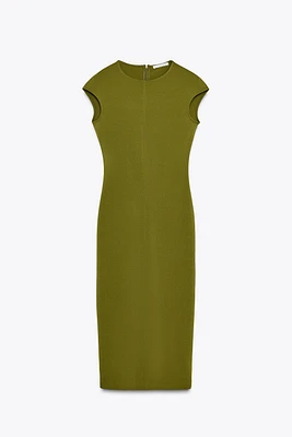 ROBE CINTRÉE EN CRÊPE