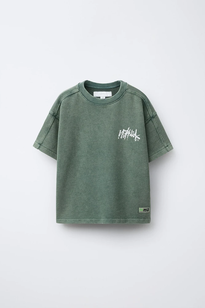 T-SHIRT EFFET DÉLAVÉ GRAFFITI