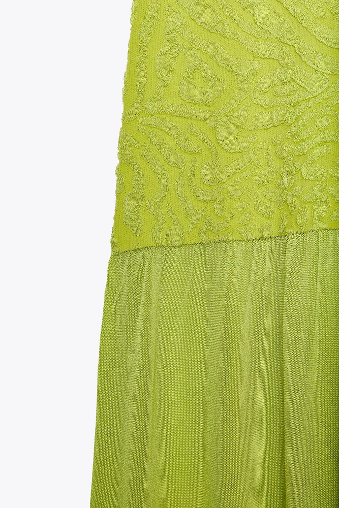 ROBE EN MAILLE MATIÈRES VARIÉES