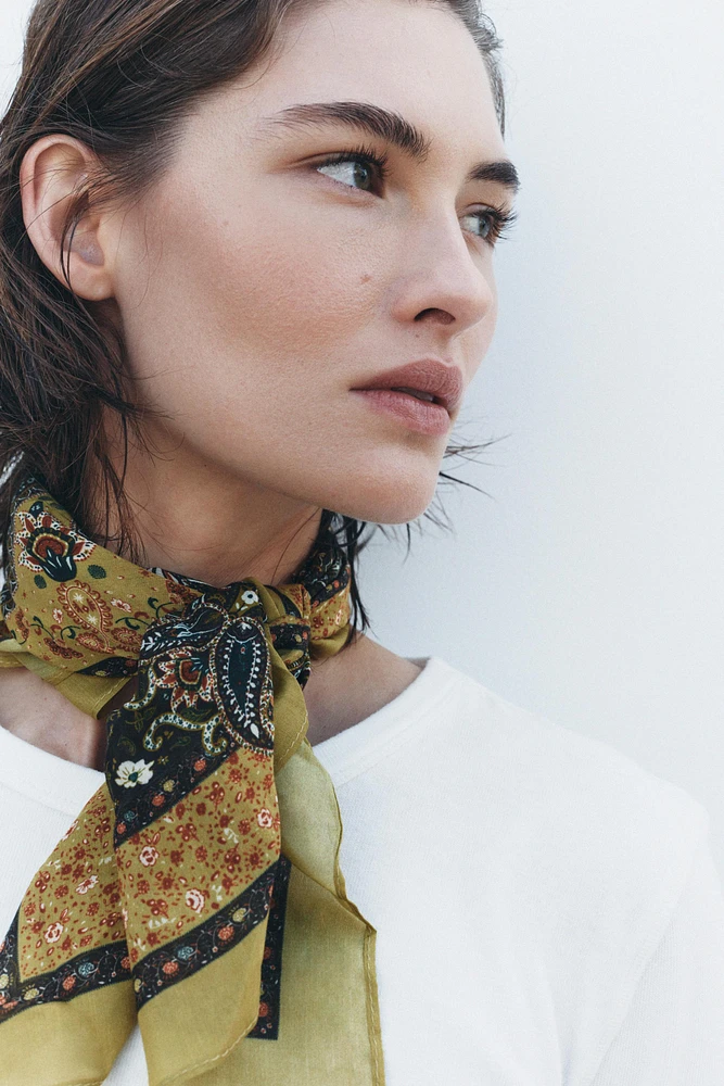 PRINTED VISCOSE SCARF
