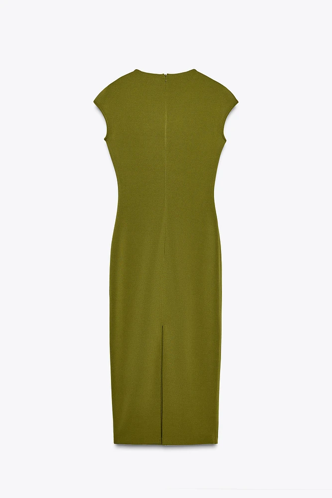 ROBE CINTRÉE EN CRÊPE