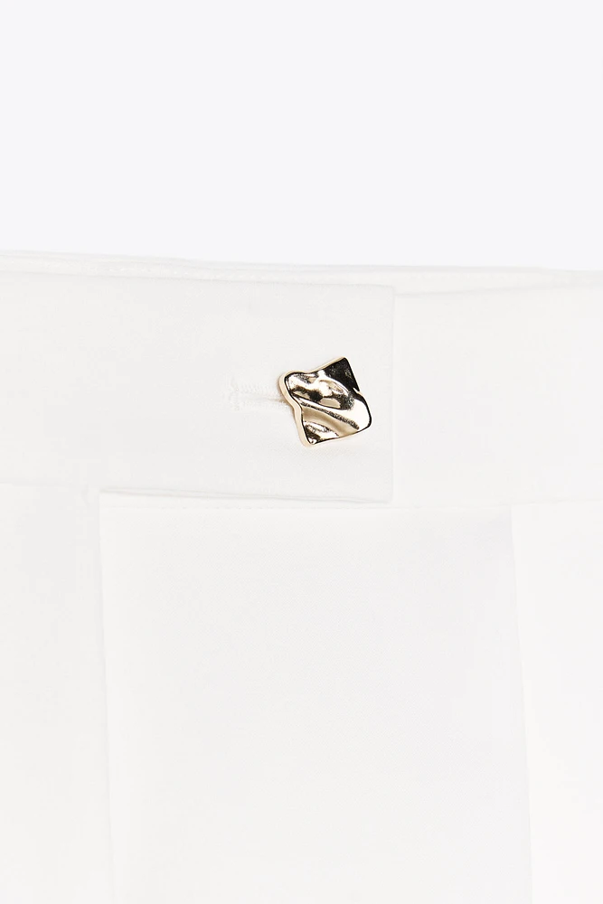 CREPE BUTTON SKORT