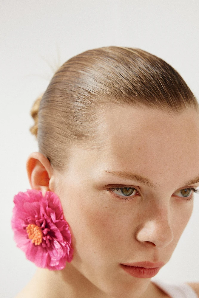RAFFIA FLOWER EARRINGS