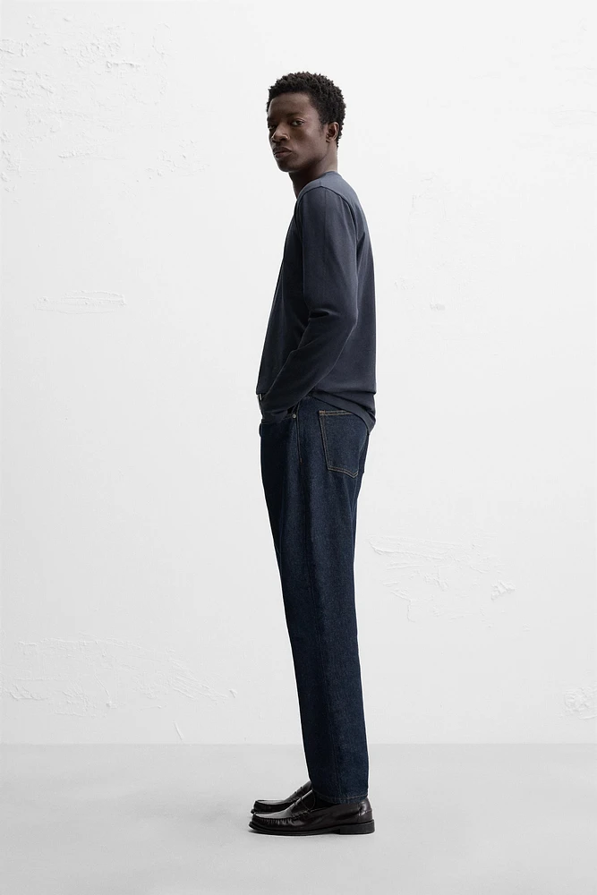 BASIC SLIM FIT T-SHIRT