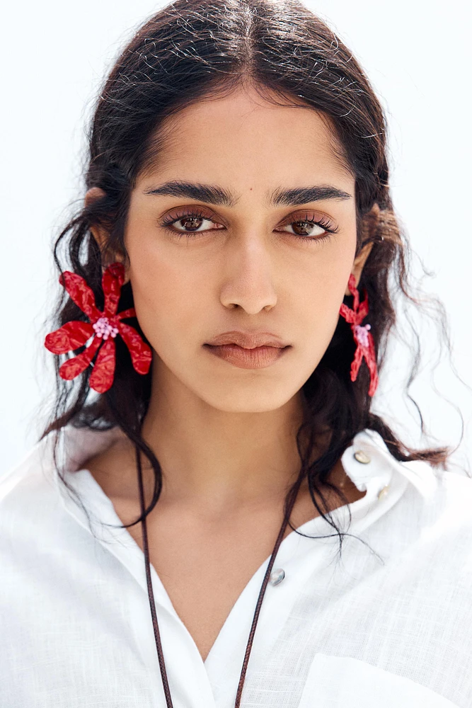 BOUCLES D'OREILLES FLEUR EN MATIÈRES VARIÉES FANTAISIE