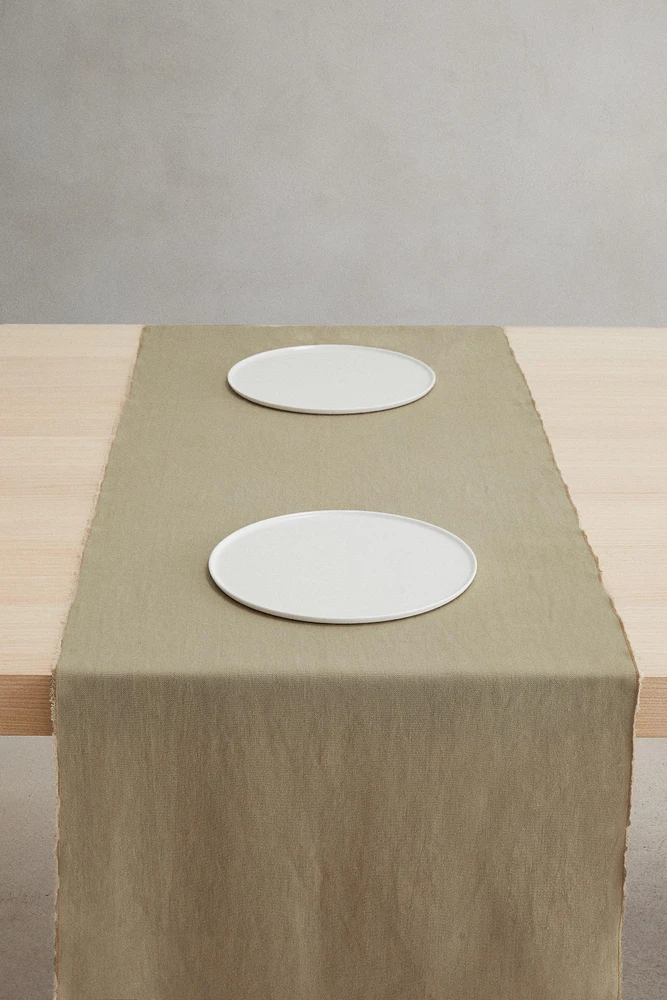 TABLE RUNNER 01