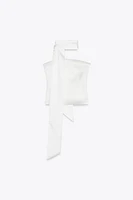 TOP SATINÉ DRAPÉ AVEC FOULARD
