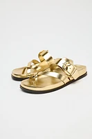 METALLIC EFFECT CROSSED STRAP SANDALS