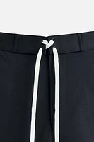BERMUDA REGULAR FIT À LACET