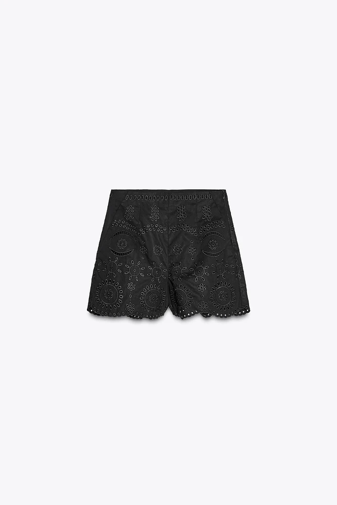 ZW COLLECTION PERFORATED EMBROIDERY BERMUDA SHORTS