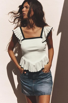 CONTRAST RUFFLE TOP