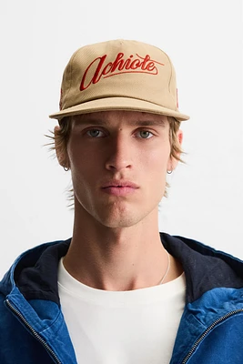 CASQUETTE À VISIÈRE PLATE BRODÉE
