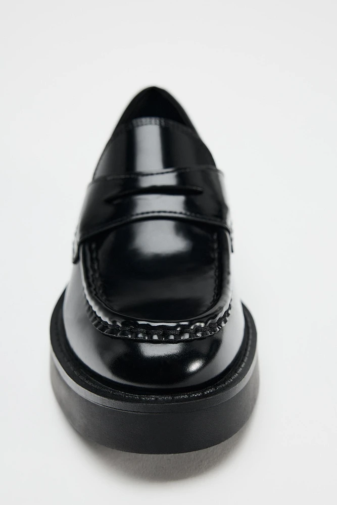 FAUX PATENT LEATHER SADDLE LOAFER