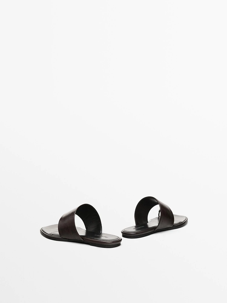 Sandales plates en cuir avec bague