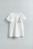 ROBE EN MATIÈRES VARIÉES À VOLANTS
