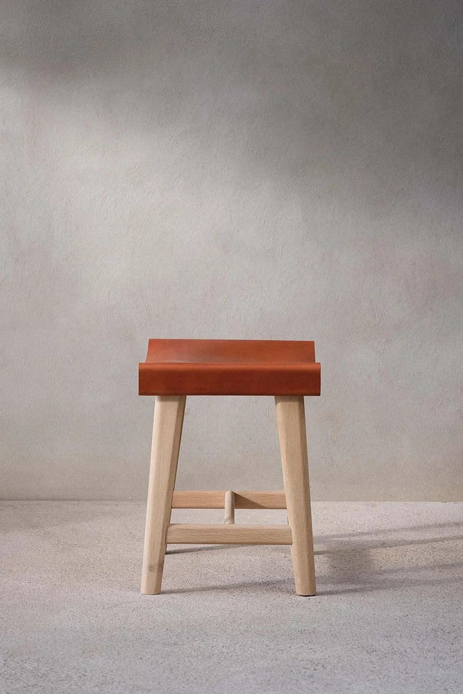 STOOL 01