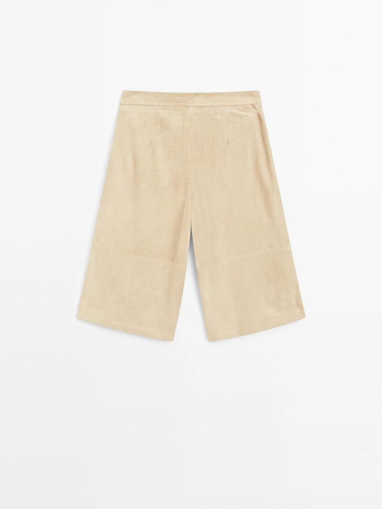 Bermuda long en cuir finition daim