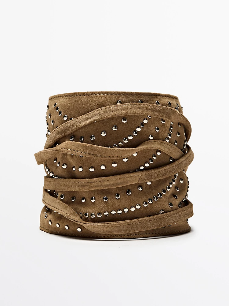 Ceinture large en croûte de cuir à clous
