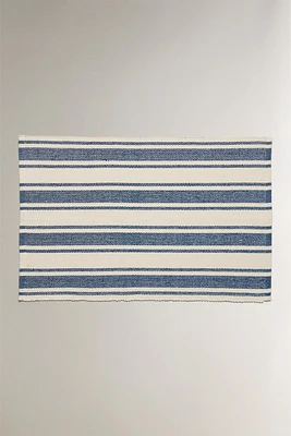 BATH MAT WITH IRREGULAR STRIPES